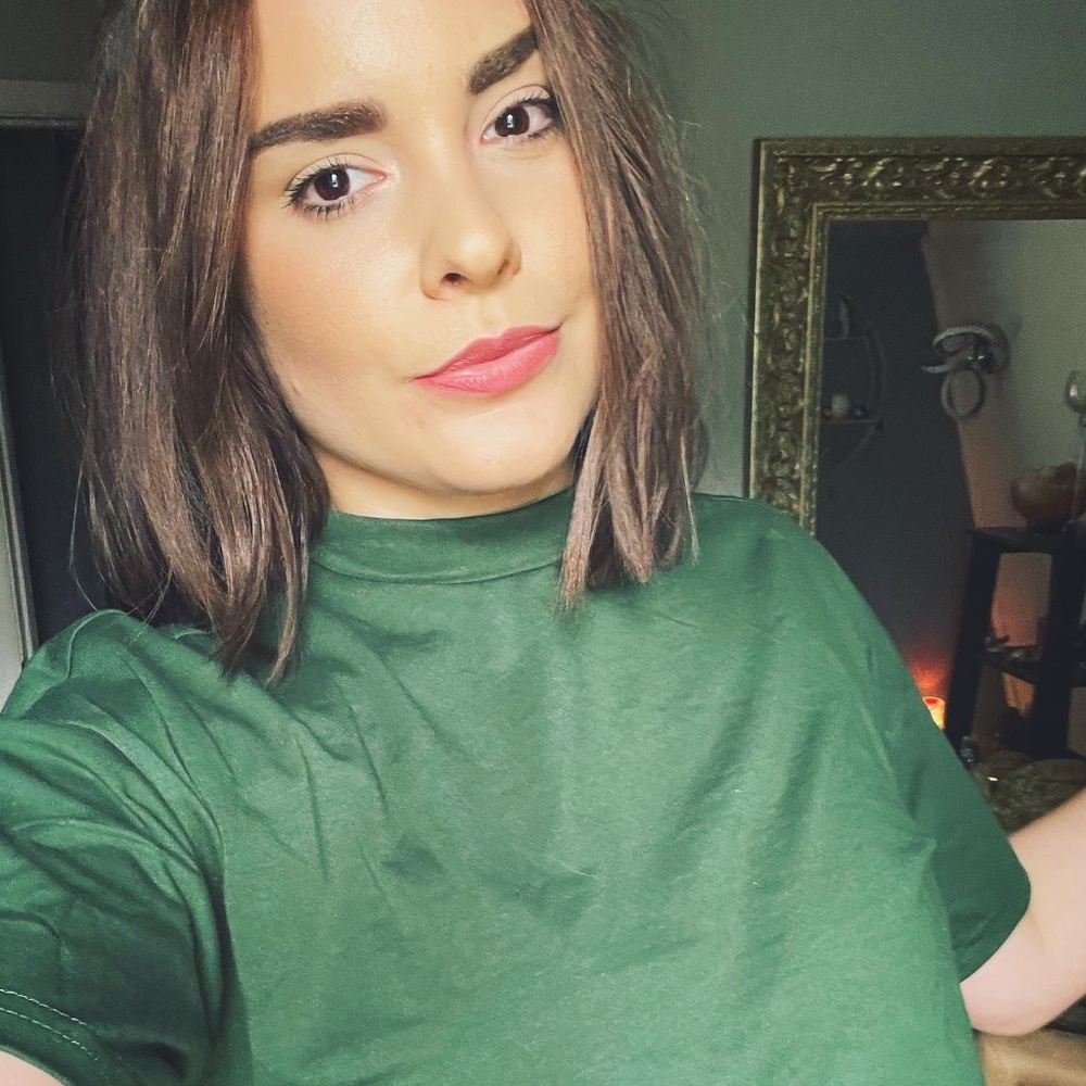 Meet your Posher, Cassandra